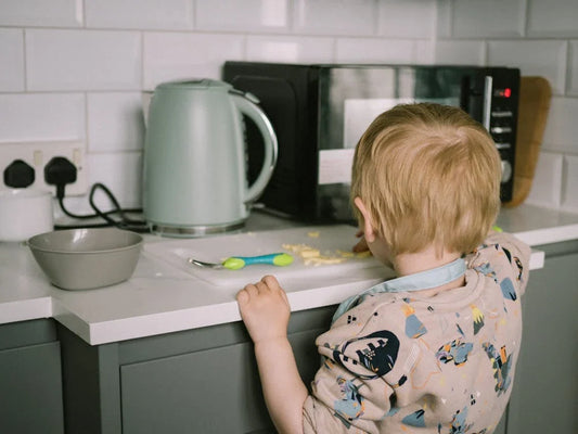 Comment réchauffer le biberon de son bébé sans micro-ondes ?