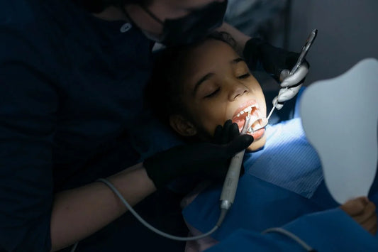 petit enfant chez le dentiste